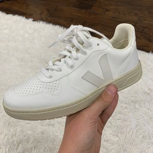 Veja V-10 CWL “Full-white”